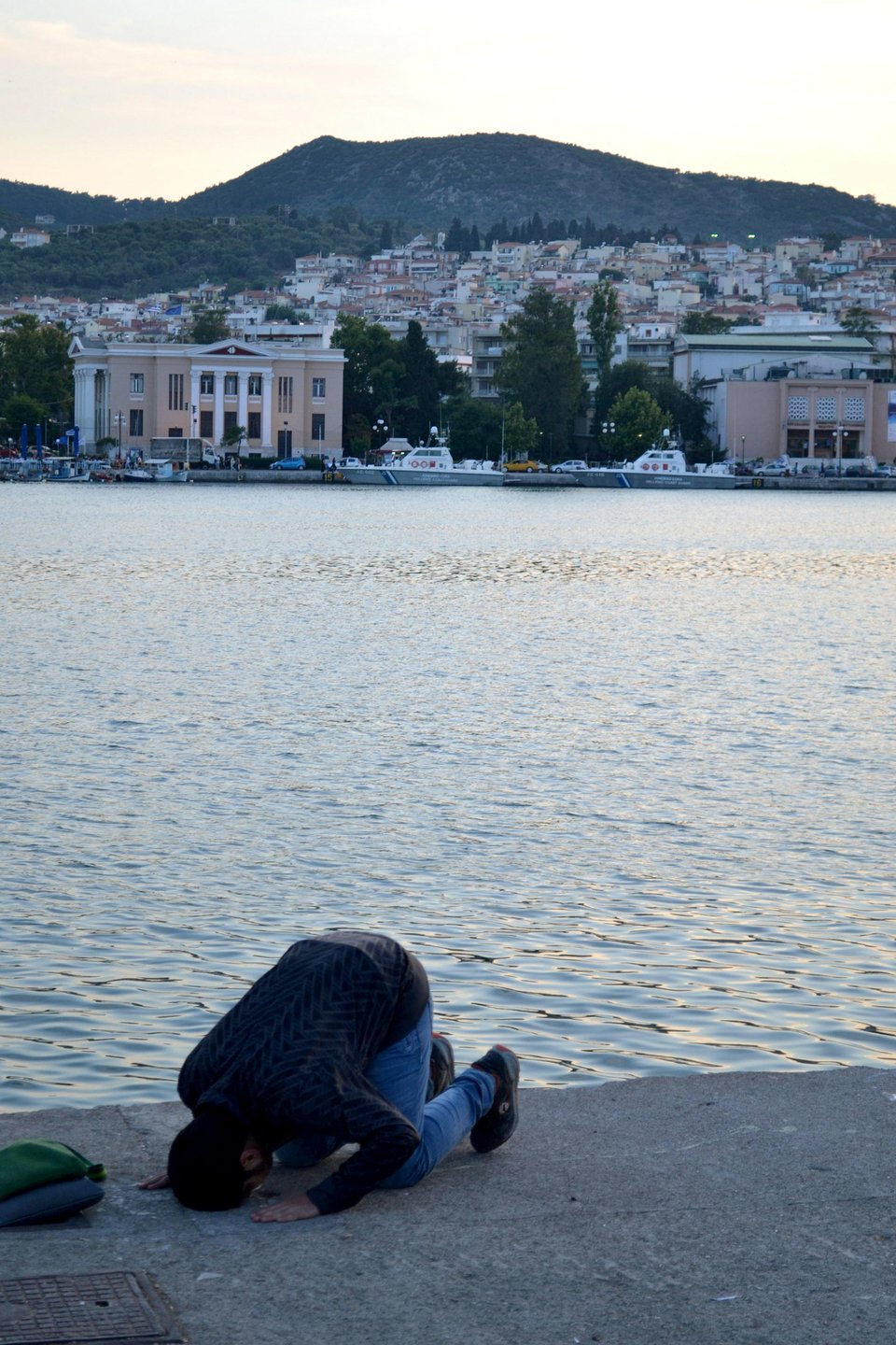 Λέσβος, βίαια επεισόδια: Οι μετανάστες έκαναν διαδήλωση! [εικόνες] | iefimerida.gr 4