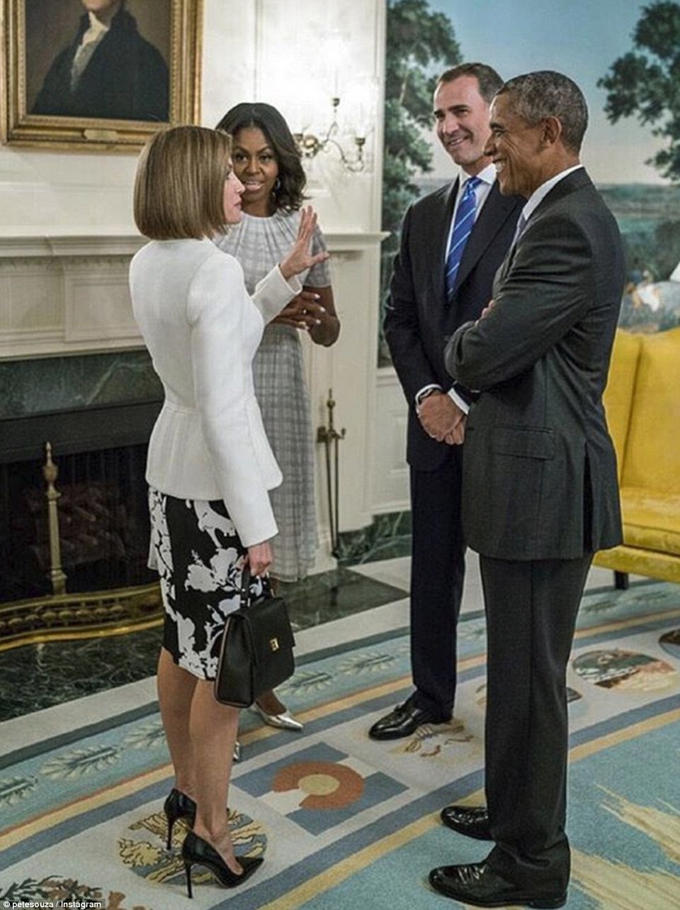 Η βασίλισσα Λετίθια της Ισπανίας πήγε στο λαχανόκηπο της Μισέλ Ομπάμα φορώντας 12ποντες γόβες Prada  [εικόνες] | iefimerida.gr 0