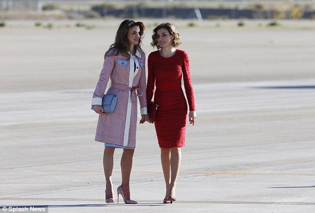 Δύο βασίλισσες μαζί: Λετίθια και Ράνια ντύθηκαν στα ίδια χρώματα -Η μία ήταν σέξι, η άλλη συντηρητική [εικόνες] | iefimerida.gr 2