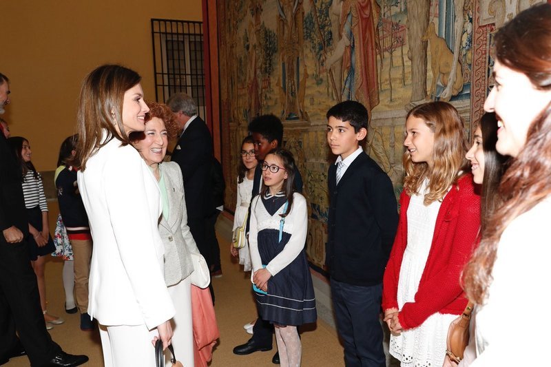 Η Λετίθια φόρεσε το σωστό λευκό κοστούμι [εικόνες] | iefimerida.gr 3