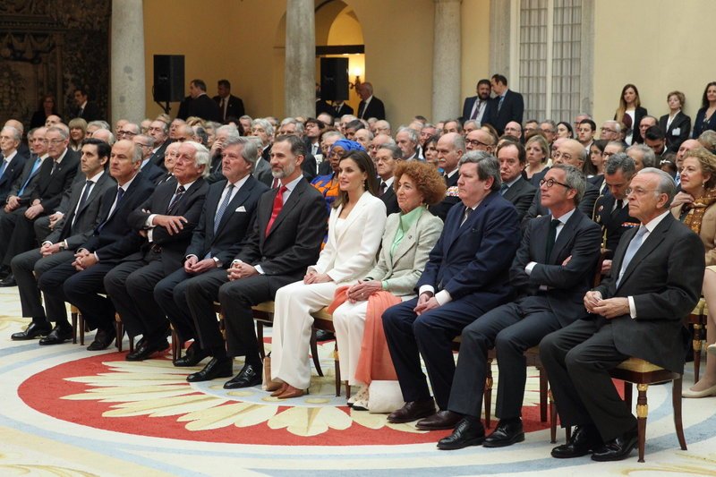 Η Λετίθια φόρεσε το σωστό λευκό κοστούμι [εικόνες] | iefimerida.gr 4