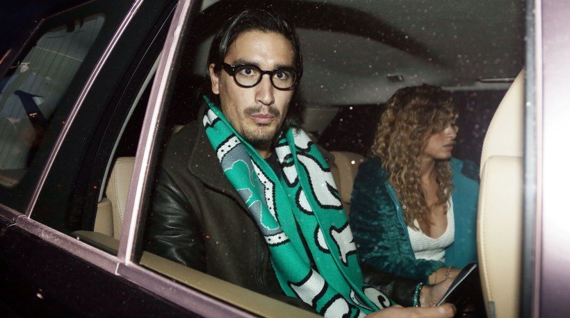 Η σύντροφος του Λέτο έκλεψε την παράσταση - Η σέξι εμφάνιση στην άφιξή της [εικόνες] | iefimerida.gr 2