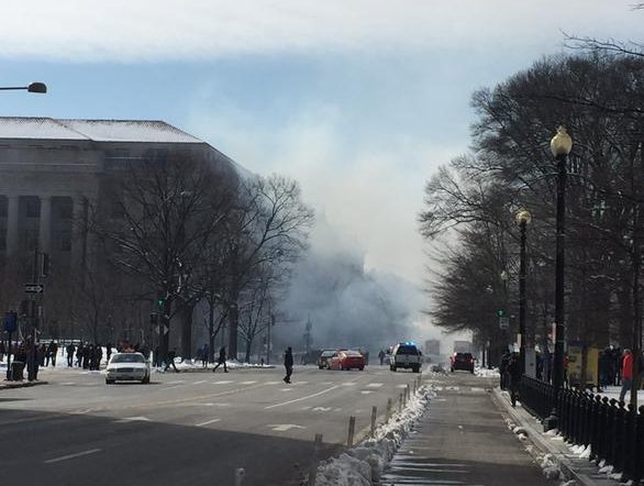 Συναγερμός στην Ουάσινγκτον -Ισχυρή έκρηξη έξω από το Λευκό Οίκο [εικόνες & βίντεο] | iefimerida.gr 0