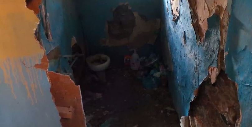 Εικόνες ντροπής στη Σύρο: 38χρονος προσπαθεί να επιβιώσει σε παράγκα χωρίς ρεύμα και νερό [βίντεο & εικόνες] | iefimerida.gr 1