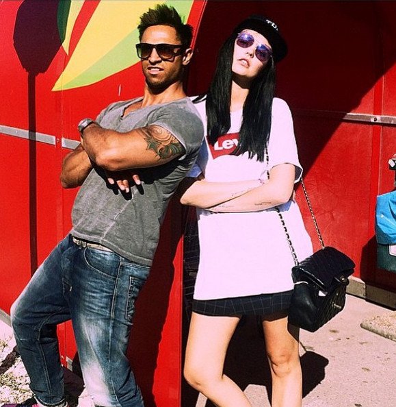 Πώς ένα απλό, φαρδύ t-shirt Levi's έχει γίνει απόλυτη μόδα -Το φορούν με τα πάντα [εικόνες] | iefimerida.gr 11