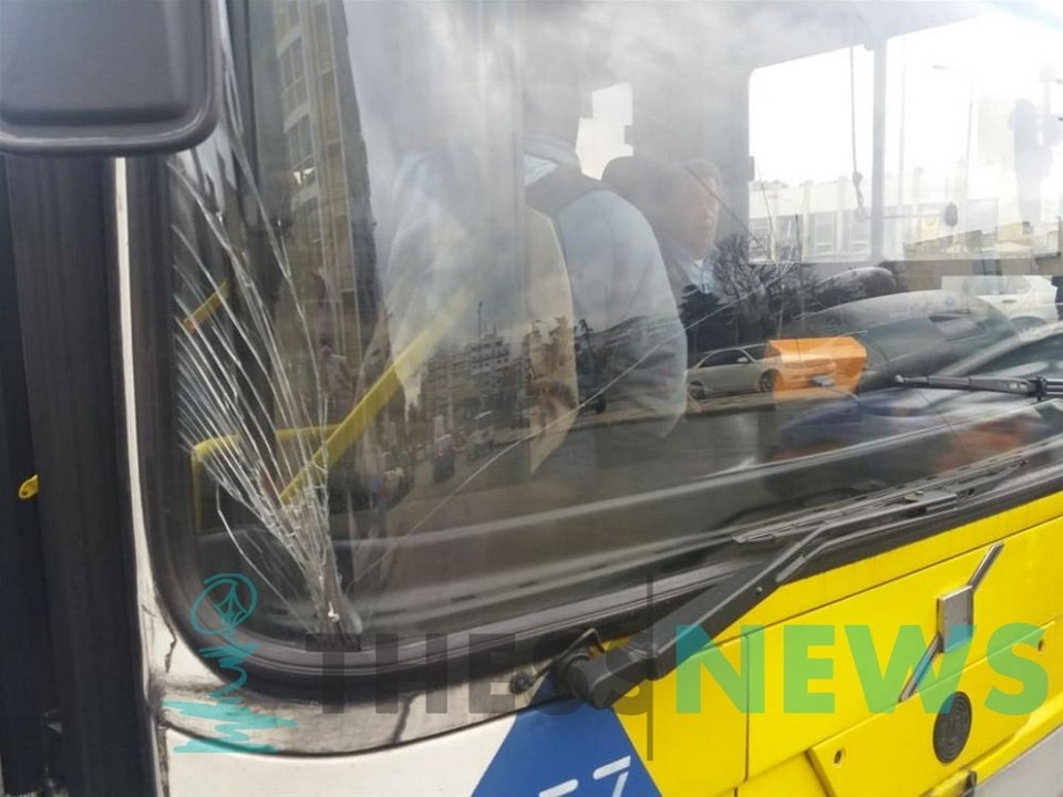 Θεσσαλονίκη: Νεαροί έσπασαν το παρμπρίζ σε λεωφορείο του ΟΑΣΘ [βίντεο] | iefimerida.gr 0