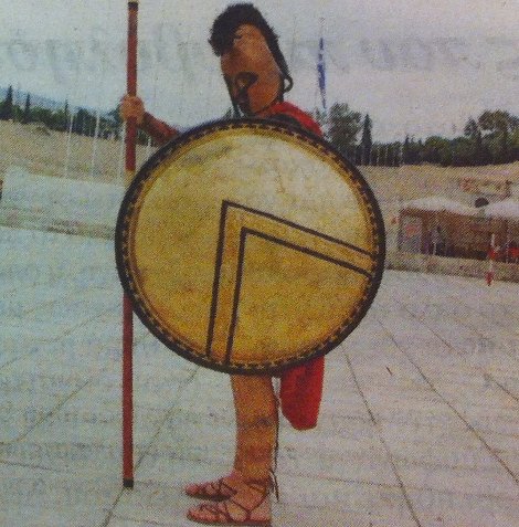 Ο 24χρονος άνεργος, παρ' ολίγον μετανάστης, που έβαλε τη στολή του Λεωνίδα και φωτογραφίζεται με τους τουρίστες [εικόνες] | iefimerida.gr 5