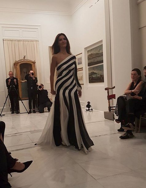 Ο Γκοτιέ στο Μπενάκη: Ρούχα που «μύριζαν» Ελλάδα, ηθοποιοί, τραγουδιστές, κοσμικοί και είσοδος 1.000 ευρώ -Ολα όσα έγιναν [εικόνες & βίντεο] | iefimerida.gr 0