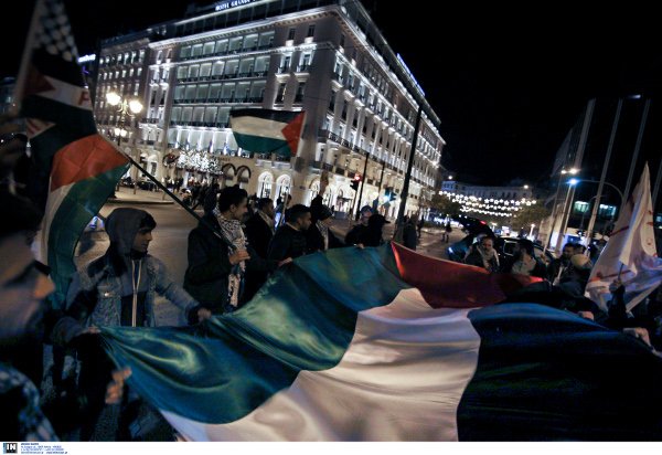  Πορεία Παλαιστινίων στην πρεσβεία των ΗΠΑ -Οργή για την απόφαση Τραμπ για την Ιερουσαλήμ [εικόνες] | iefimerida.gr 0