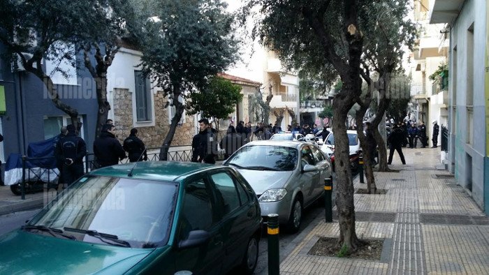 Πυροβολισμοί σε ληστεία σούπερ μάρκετ στα Πετράλωνα -Καρέ καρέ η σύλληψη του ενός δράστη [εικόνες] | iefimerida.gr 9