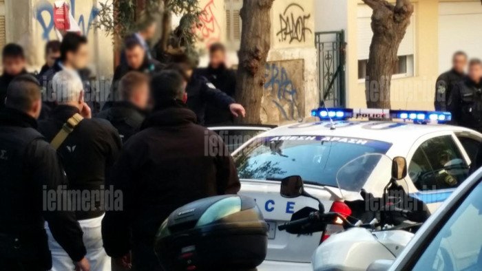 Πυροβολισμοί σε ληστεία σούπερ μάρκετ στα Πετράλωνα -Καρέ καρέ η σύλληψη του ενός δράστη [εικόνες] | iefimerida.gr 14