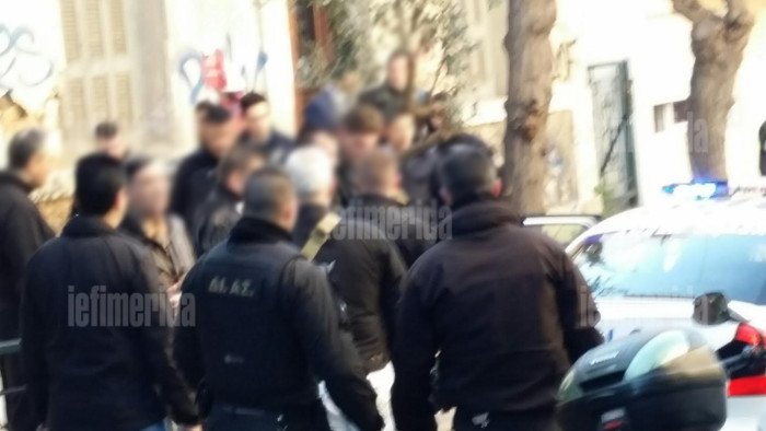 Πυροβολισμοί σε ληστεία σούπερ μάρκετ στα Πετράλωνα -Καρέ καρέ η σύλληψη του ενός δράστη [εικόνες] | iefimerida.gr 17