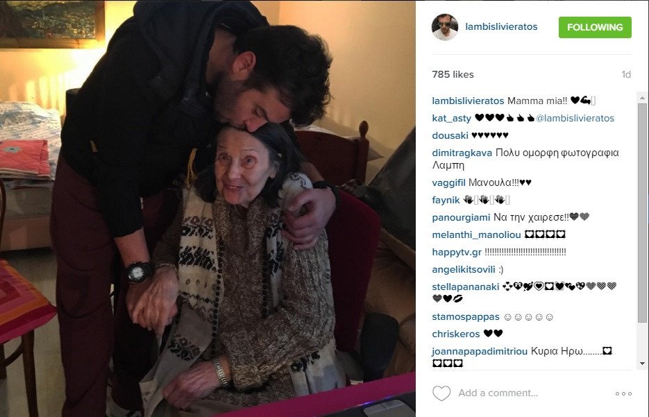 Λάμπης Λιβιεράτος: Αγκαλιά με την μητέρα του [εικόνα]  | iefimerida.gr 0