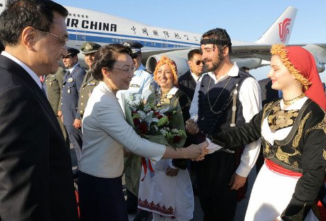 Παραδοσιακές φορεσιές και κόκκινο χαλί για τον Λι Κετσιάνγκ στο Ηράκλειο: Οι απαιτήσεις του για το ξενοδοχείο [εικόνες] | iefimerida.gr 1