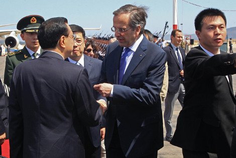 Στην Ελλάδα ο Κινέζος πρωθυπουργός -Θερμή υποδοχή από τον Αντώνη Σαμαρά στο αεροδρόμιο [εικόνες] | iefimerida.gr 3