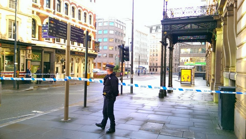 Ερευνες για βόμβα στο Λίβερπουλ -Η αστυνομία εκκένωσε το κέντρο [εικόνες] | iefimerida.gr 2