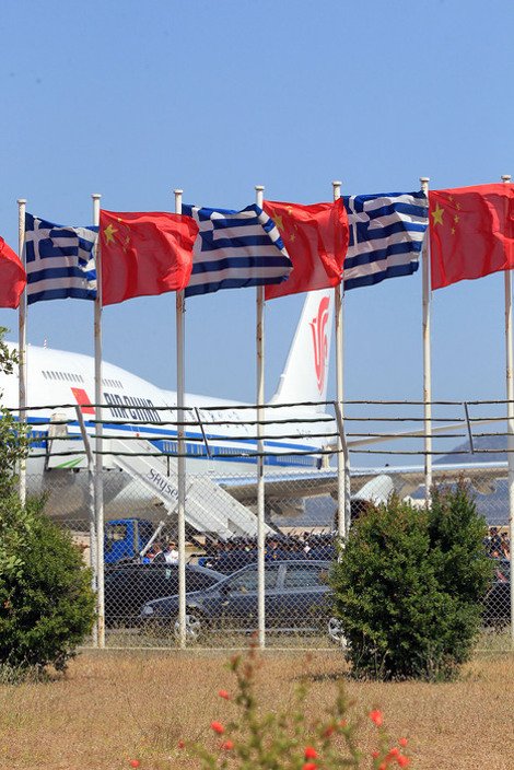 Στην Ελλάδα ο Κινέζος πρωθυπουργός -Θερμή υποδοχή από τον Αντώνη Σαμαρά στο αεροδρόμιο [εικόνες] | iefimerida.gr 5