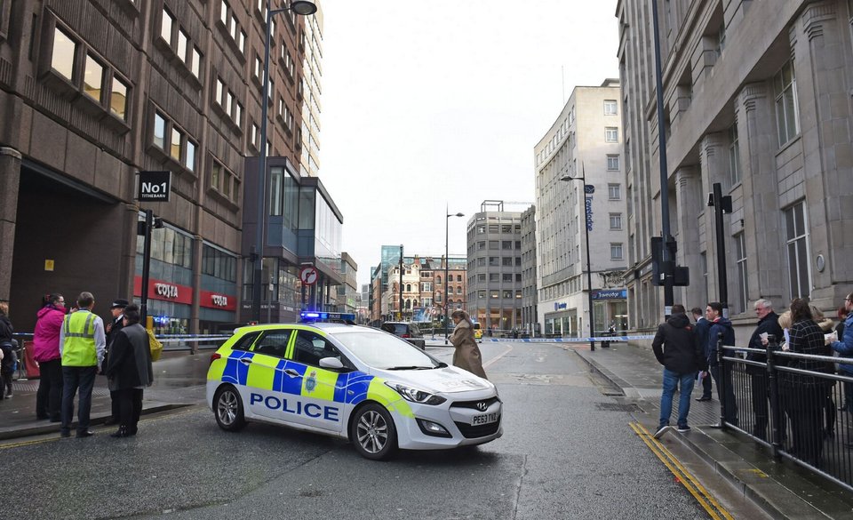 Ερευνες για βόμβα στο Λίβερπουλ -Η αστυνομία εκκένωσε το κέντρο [εικόνες] | iefimerida.gr 5