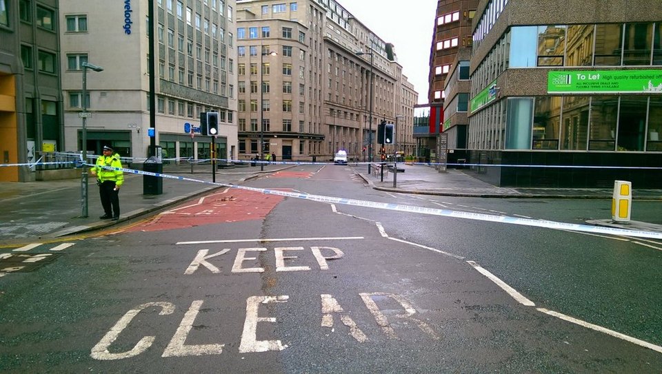 Ερευνες για βόμβα στο Λίβερπουλ -Η αστυνομία εκκένωσε το κέντρο [εικόνες] | iefimerida.gr 6