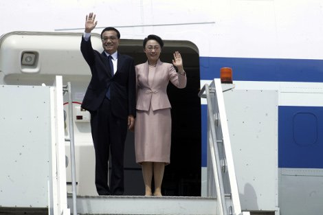 Στην Ελλάδα ο Κινέζος πρωθυπουργός -Θερμή υποδοχή από τον Αντώνη Σαμαρά στο αεροδρόμιο [εικόνες] | iefimerida.gr 1