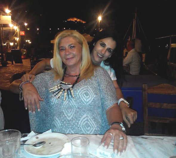 Η Δήμητρα Λιάνη-Παπανδρέου σε ταβέρνα στον Μόλυβο [εικόνα] | iefimerida.gr 0