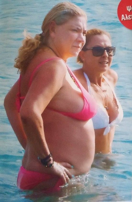 Η Δήμητρα Παπανδρέου με ροζ μπικίνι -Προκαλεί αίσθηση [εικόνες] | iefimerida.gr 0