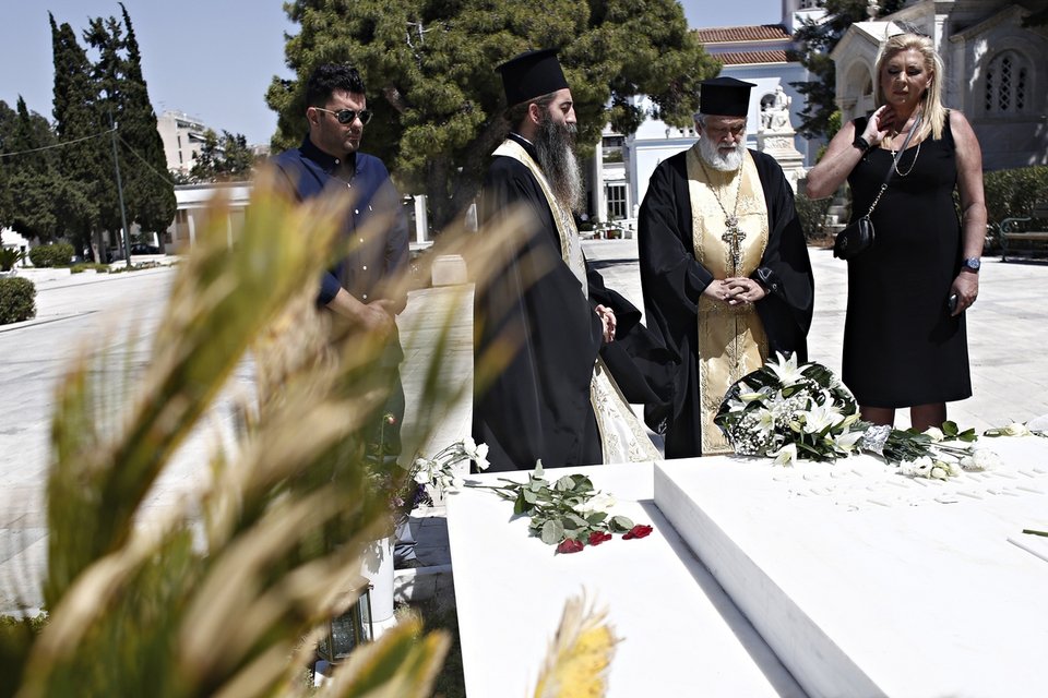 Το τρισάγιο του ΠΑΣΟΚ για τα 20 χρόνια από τον θάνατο του Παπανδρέου -Ξεχωριστό έκανε η Λιάνη [εικόνες]  | iefimerida.gr 0