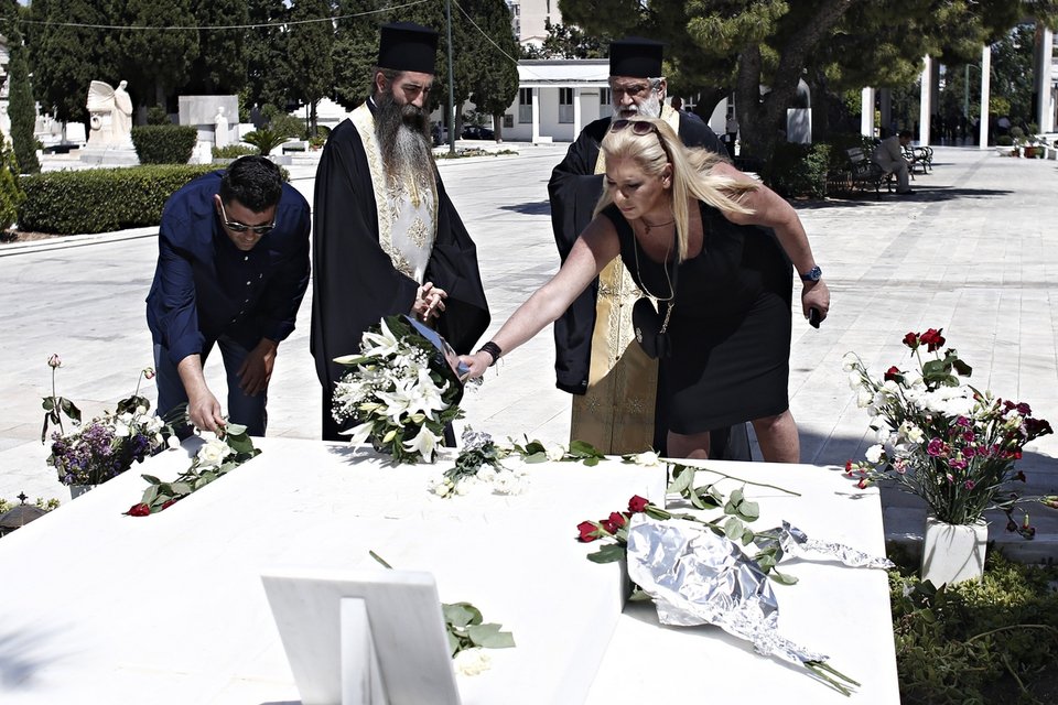 Το τρισάγιο του ΠΑΣΟΚ για τα 20 χρόνια από τον θάνατο του Παπανδρέου -Ξεχωριστό έκανε η Λιάνη [εικόνες]  | iefimerida.gr 2