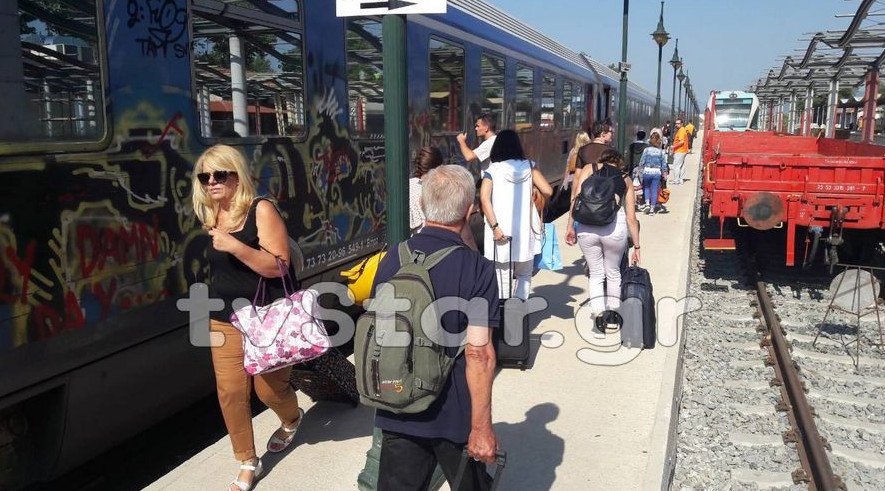 Λιανοκλάδι: Συνεχίζεται η ταλαιπωρία των επιβατών του ΟΣΕ μετά τον εκτροχιασμό [εικόνες] | iefimerida.gr 1