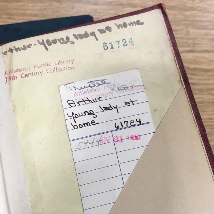 Επέστρεψε το βιβλίο στη δημοτική βιβλιοθήκη ύστερα από... 80 χρόνια [εικόνες] | iefimerida.gr 0