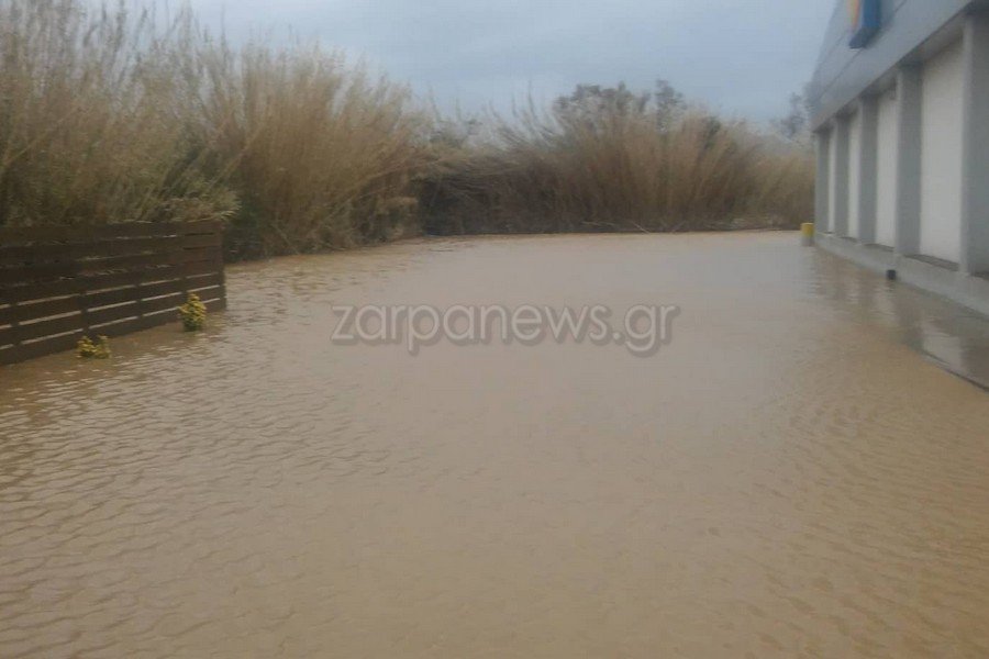 Κακοκαιρία «Χιόνη»: Σε λίμνη μετατράπηκε σούπερ μάρκετ στα Χανιά [εικόνες] | iefimerida.gr 4