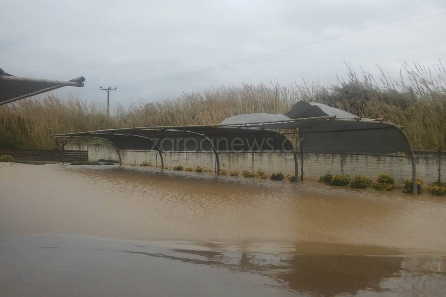 Κακοκαιρία «Χιόνη»: Σε λίμνη μετατράπηκε σούπερ μάρκετ στα Χανιά [εικόνες] | iefimerida.gr 3