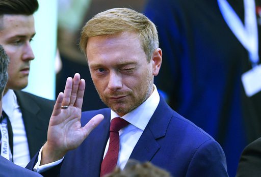 Στα 18 ίδρυσε εταιρεία, στα 19 αγόρασε την πρώτη του Porsche -Ποιος είναι ο σταρ, πιθανός εταίρος της Μέρκελ [εικόνες & βίντεο] | iefimerida.gr 0