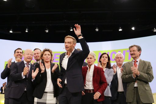 Στα 18 ίδρυσε εταιρεία, στα 19 αγόρασε την πρώτη του Porsche -Ποιος είναι ο σταρ, πιθανός εταίρος της Μέρκελ [εικόνες & βίντεο] | iefimerida.gr 1