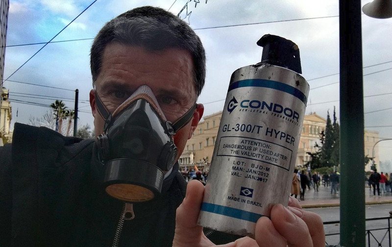 Διαδηλωτές καταγγέλλουν: Τα ΜΑΤ μας έριχναν ληγμένα χημικά [εικόνες] | iefimerida.gr 1