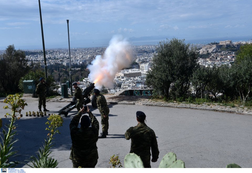Τα κανόνια του Λυκαβηττού -Με τους 21 κανονιοβολισμούς ξεκίνησαν οι εορτασμοί της 25ης Μαρτίου [εικόνες] | iefimerida.gr 0