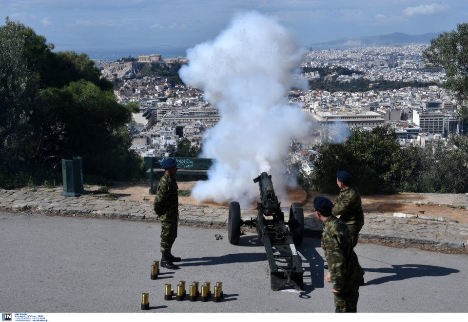 Τα κανόνια του Λυκαβηττού -Με τους 21 κανονιοβολισμούς ξεκίνησαν οι εορτασμοί της 25ης Μαρτίου [εικόνες] | iefimerida.gr 1