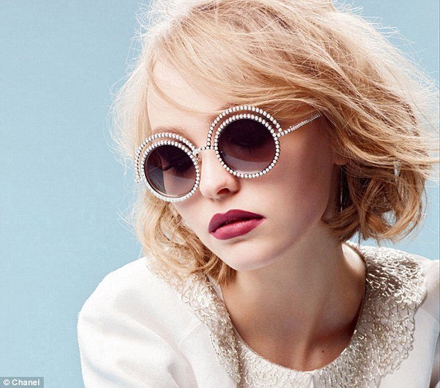 Πώς σχολίασε ο Τζόνι Ντεπ την bisexual 16χρονη κόρη του [εικόνες]  | iefimerida.gr 1