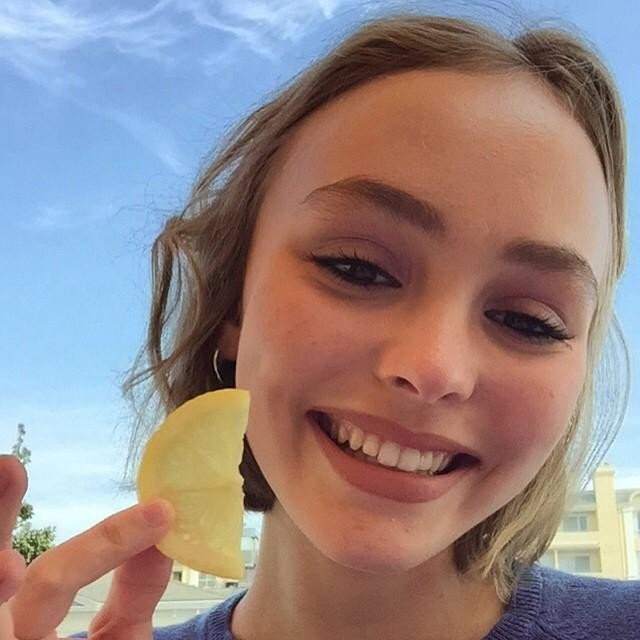 Πώς σχολίασε ο Τζόνι Ντεπ την bisexual 16χρονη κόρη του [εικόνες]  | iefimerida.gr 2