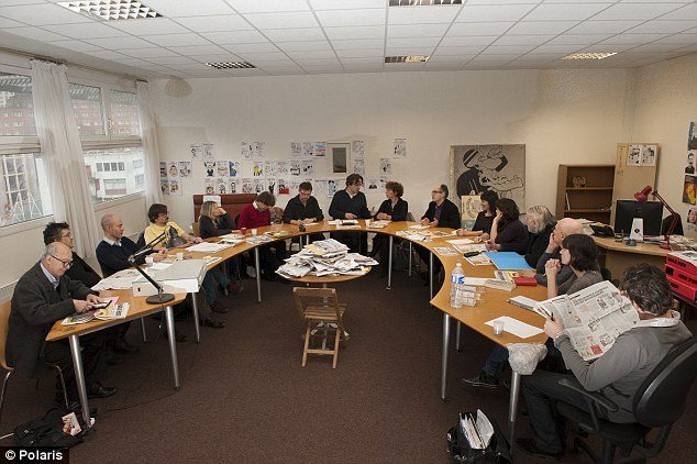 Λίλα: Ο σκύλος μασκότ του Charlie Hebdo που επέζησε της σφαγής -Μέσα στο μακελειό έψαχνε τον αγαπημένο της Καμπί [εικόνες] | iefimerida.gr 2