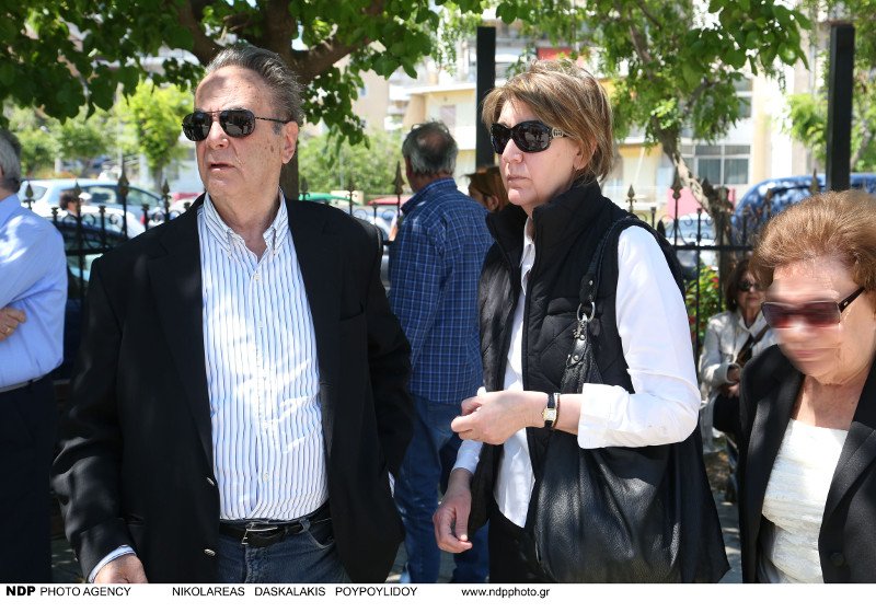 Ανθρωποι του θεάτρου, συγγενείς και φίλοι είπαν το τελευταίο αντίο στην Λίλη Παπαγιάννη [εικόνες] | iefimerida.gr 4