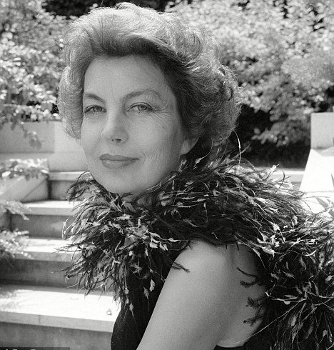 Το παράξενο πάθος της Λιλιάν Μπετανκούρ για έναν γκέι φωτογράφο -Του χάρισε 993 εκατ. ευρώ [εικόνες] | iefimerida.gr 16