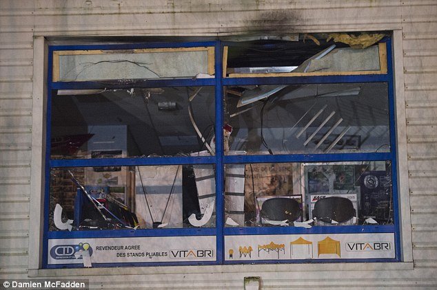 «Επαθα συγκοπή» -Ημουν κάτω από το νεροχύτη και έστελνα sms στην αστυνομία όταν ο δολοφόνος του Charlie Hebdo ήρθε να πιει νερό [εικόνες] | iefimerida.gr 1