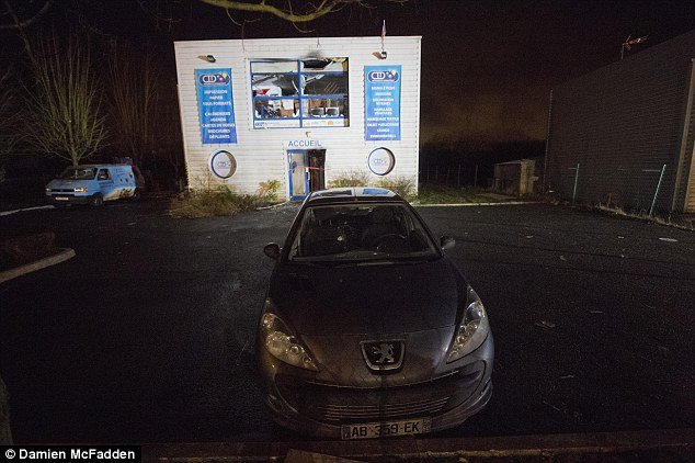 «Επαθα συγκοπή» -Ημουν κάτω από το νεροχύτη και έστελνα sms στην αστυνομία όταν ο δολοφόνος του Charlie Hebdo ήρθε να πιει νερό [εικόνες] | iefimerida.gr 2