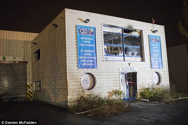 «Επαθα συγκοπή» -Ημουν κάτω από το νεροχύτη και έστελνα sms στην αστυνομία όταν ο δολοφόνος του Charlie Hebdo ήρθε να πιει νερό [εικόνες] | iefimerida.gr 3