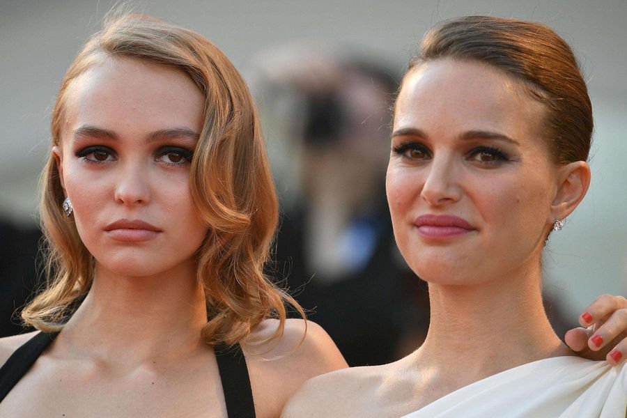 Η κόρη του Τζόνι Ντεπ ηλεκτρίζει την Βενετία με την ομορφιά της [εικόνες] | iefimerida.gr 6