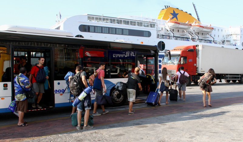 Αδειάζει η Αθήνα -Με πλοία, αεροπλάνα και ΙΧ η έξοδος του Δεκαπενταύγουστου | iefimerida.gr 2