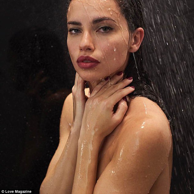 Πιο σέξι από ποτέ η Αντριάνα Λίμα στο Love Magazine- Γυμνή στο ντουζ τρώγοντας σοκολάτα [εικόνες & βίντεο] | iefimerida.gr 3