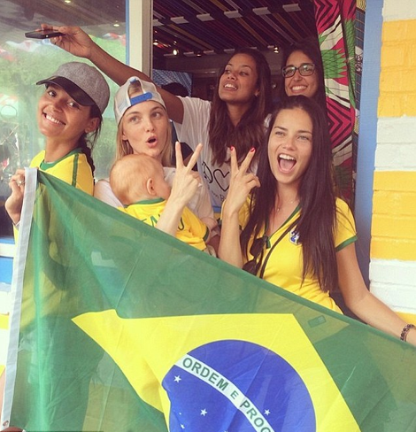 Οταν Ζιζέλ, Λίμα, Αμπρόζιο φορούν τη φανέλα της Βραζιλίας [εικόνες] | iefimerida.gr 6