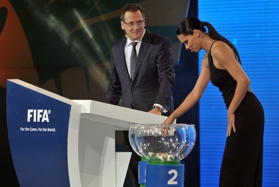 Η εντυπωσιακή Αντριάνα Λίμα στην κλήρωση του Confederations Cup [εικόνες] | iefimerida.gr 2